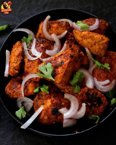 Special Kamasutra Chicken Tikka 8pcs. + plain naan 